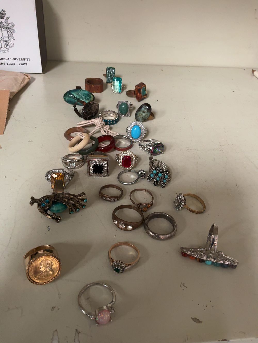 Lot 359: An Assortment of Vintage Costume and Fashion Jewellery...