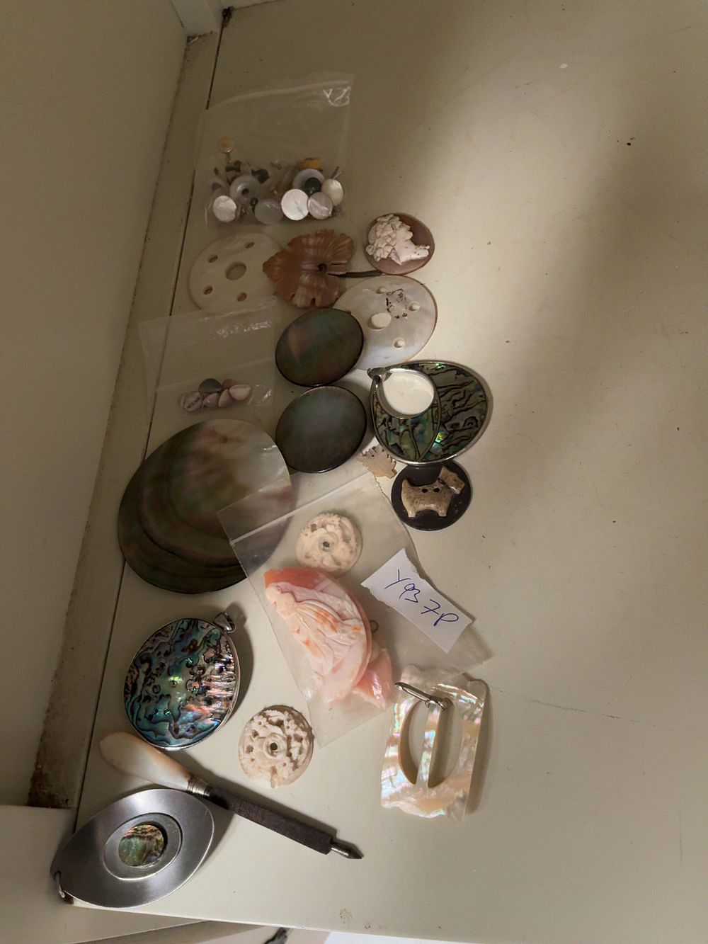 Lot 364: An Assortment of Mother-of-Pearl and Shell Decorative Items...