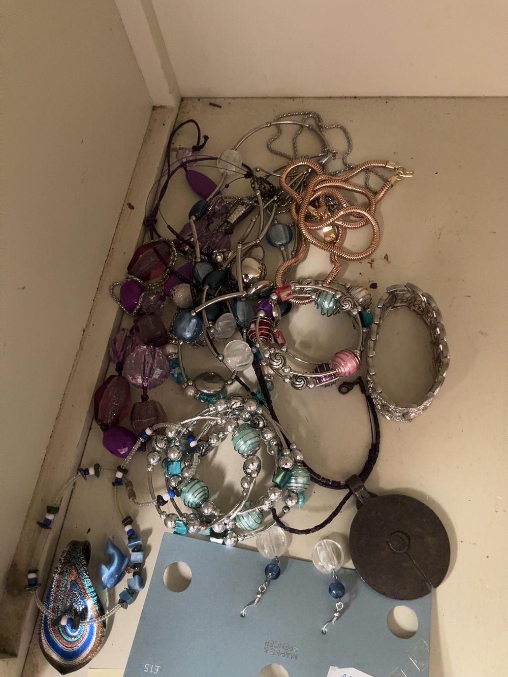 Lot 370: An Assortment of Costume Jewellery and Fashion Accessories
