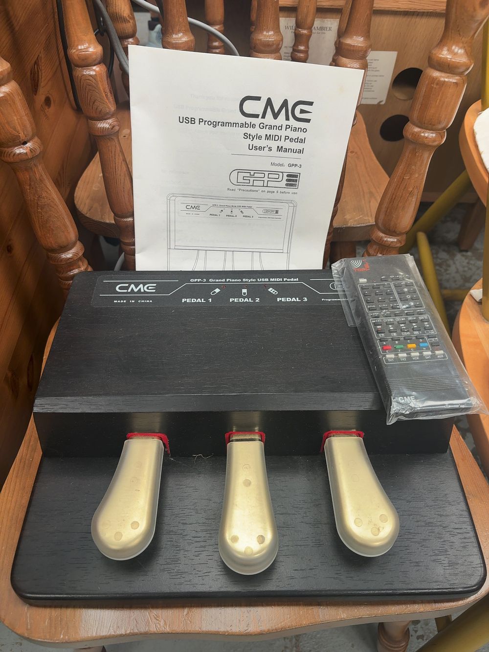 Lot 394: CME GPP-3 USB Programmable Grand Piano Style MIDI...