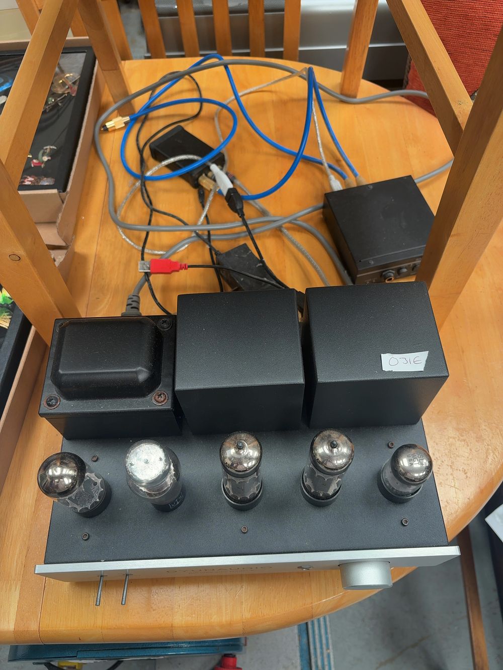Lot 400: A Dyunaudio Model-6 Hi-Fi Vacuum Tube Amplifier with...