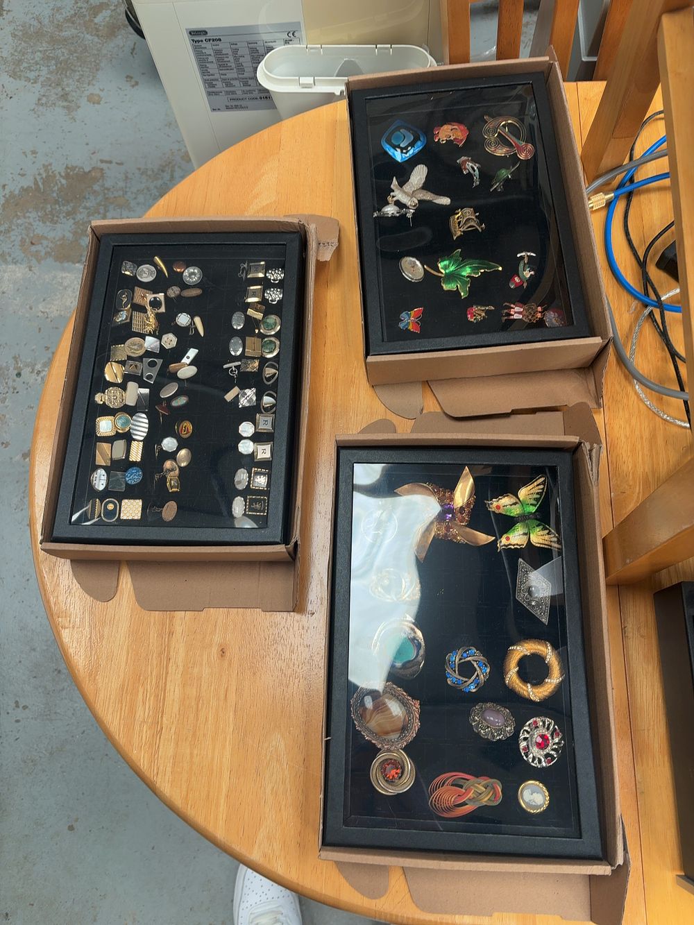 Lot 402: An Assortment of Vintage Costume Jewellery, Brooches, Pins...