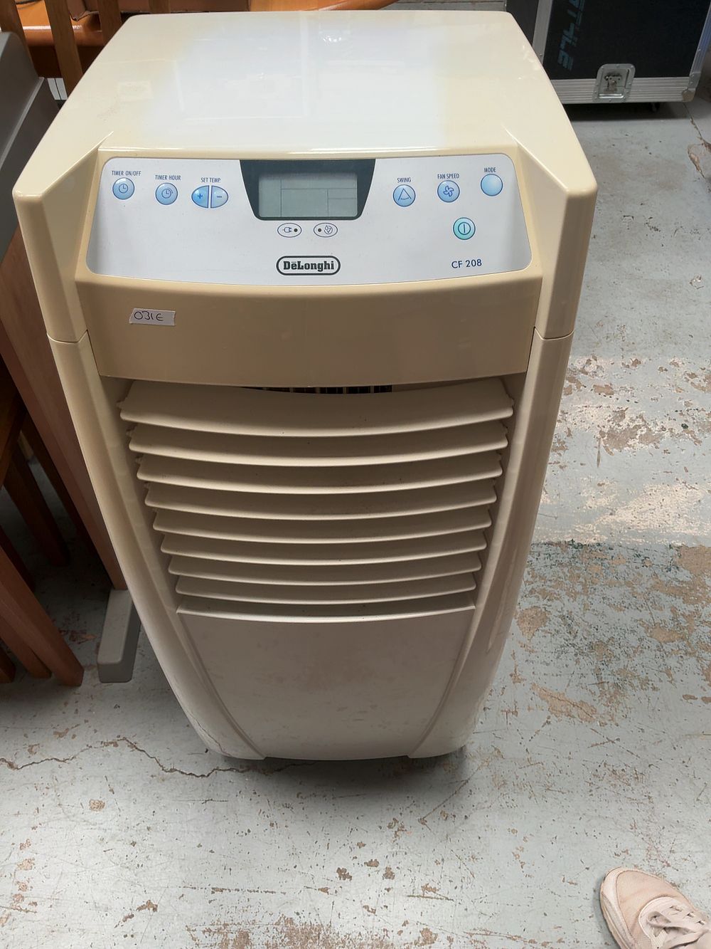 Lot 410: DeLonghi CF 208 Portable Air Conditioner