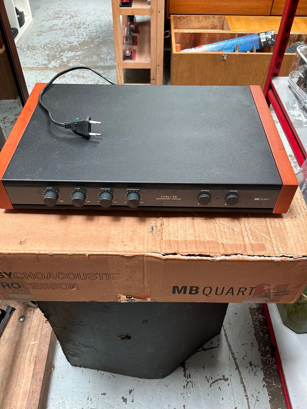 Lot 438: MB Quart Vitalizer Psychoacoustic Processor Art. No. 89-6000...