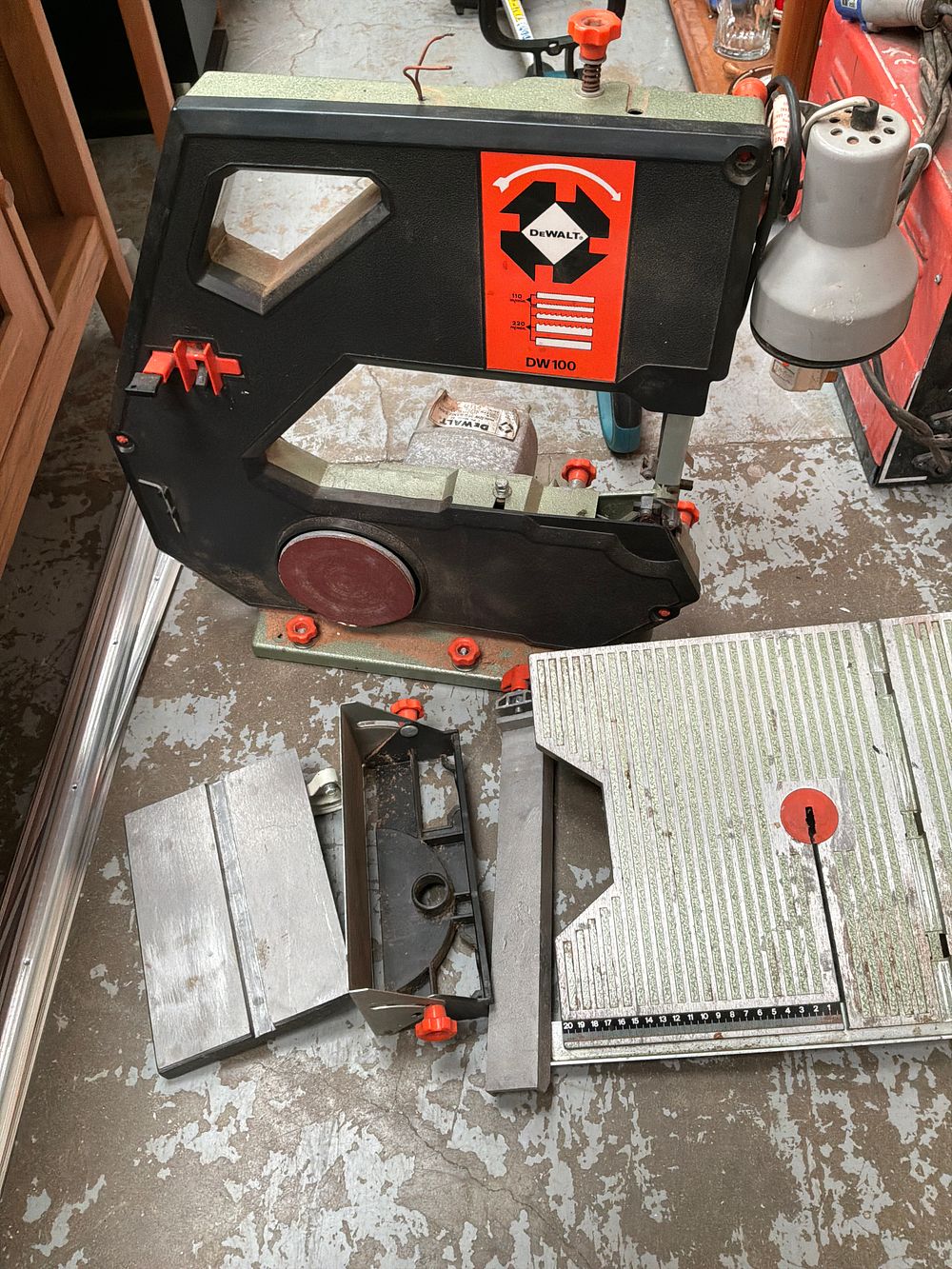 Lot 462: A DeWalt DW100 Benchtop Bandsaw and Disc Sander...