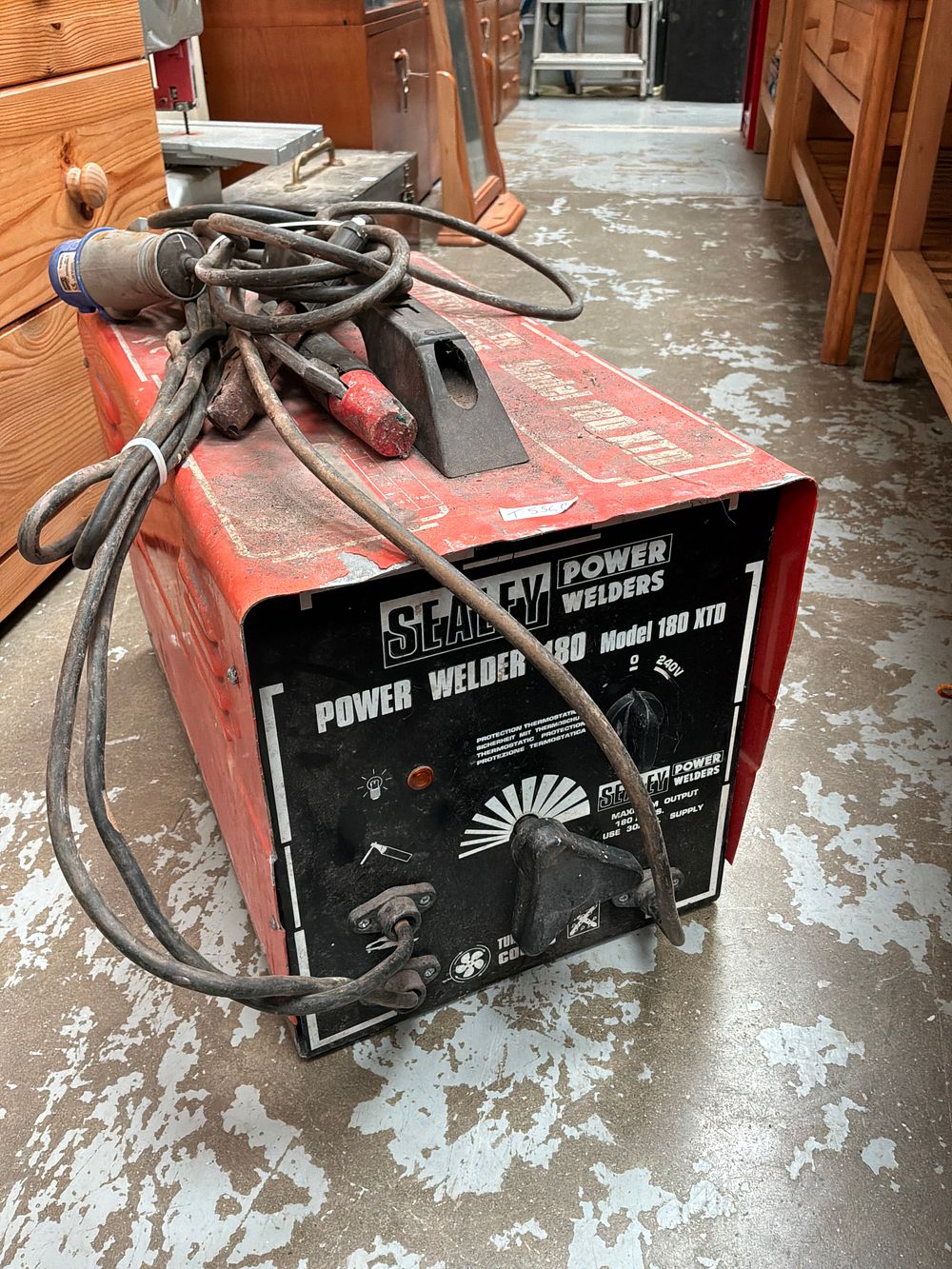 Lot 466: Sealey Power Welder Model 180 XTD Portable Arc...