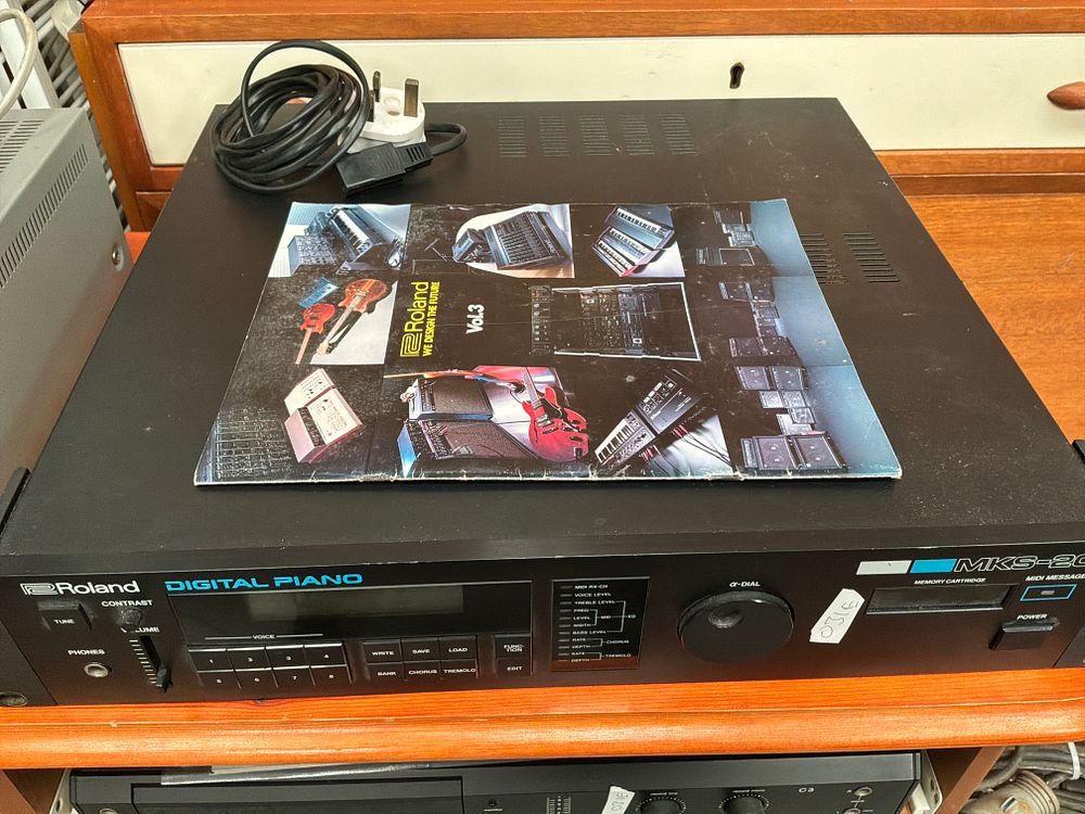 Lot 472: Roland MKS-20 Digital Piano Sound Module Serial No....