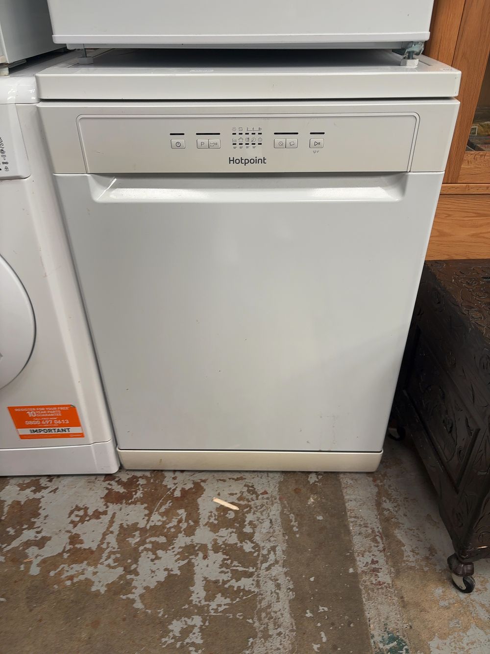 Lot 492: Hotpoint Freestanding Full Size Dishwasher in White