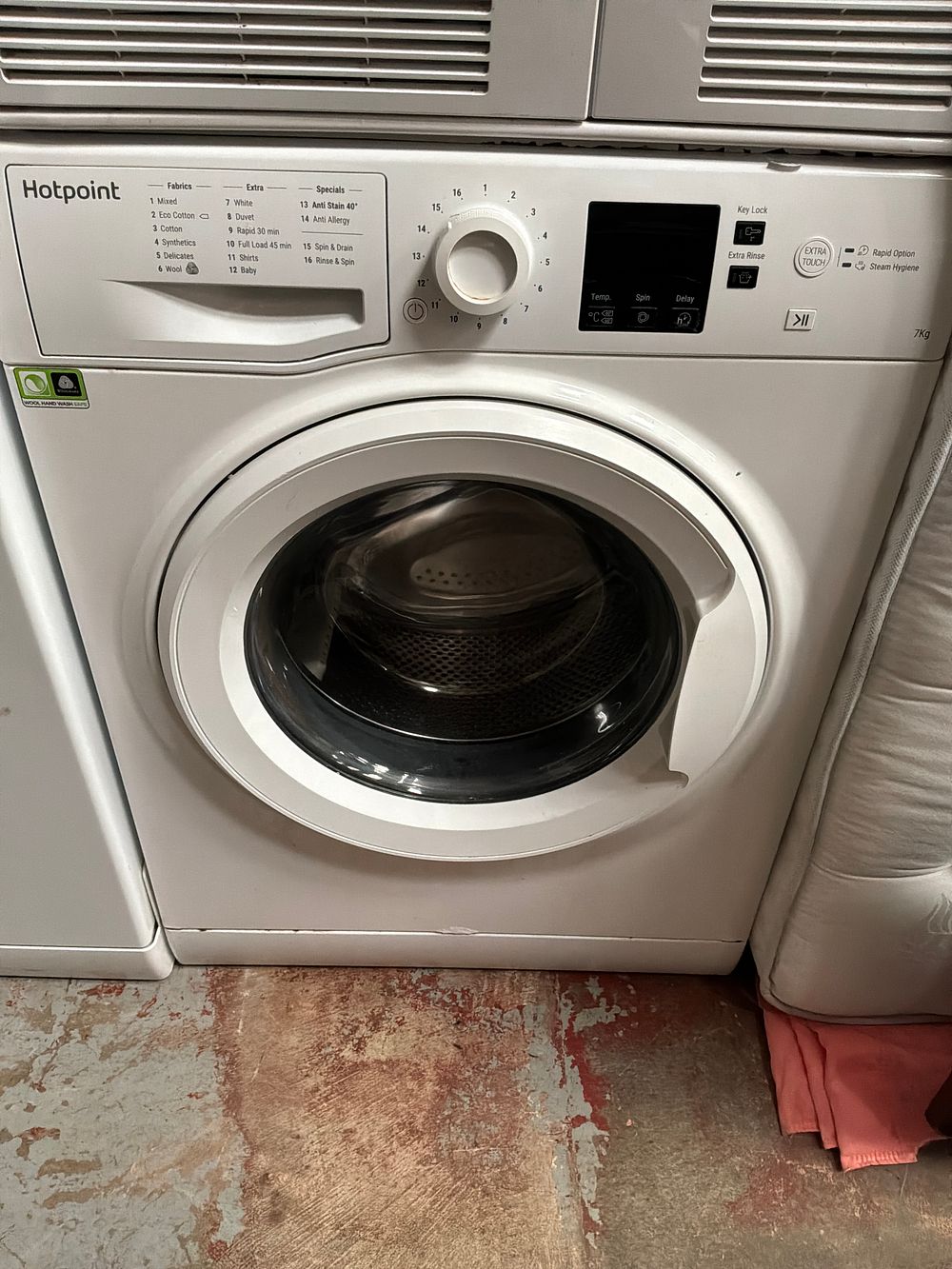Lot 506: Hotpoint NSWF 743U W UK 7kg Front Loading...