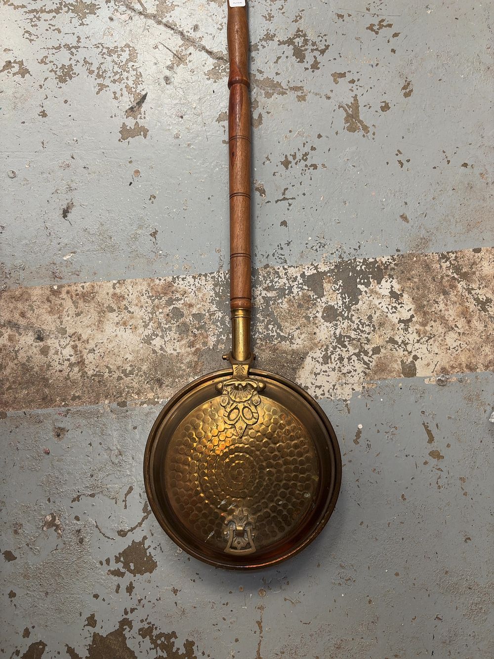 Lot 181: Antique Brass Bed Warmer with Turned Wooden Handle