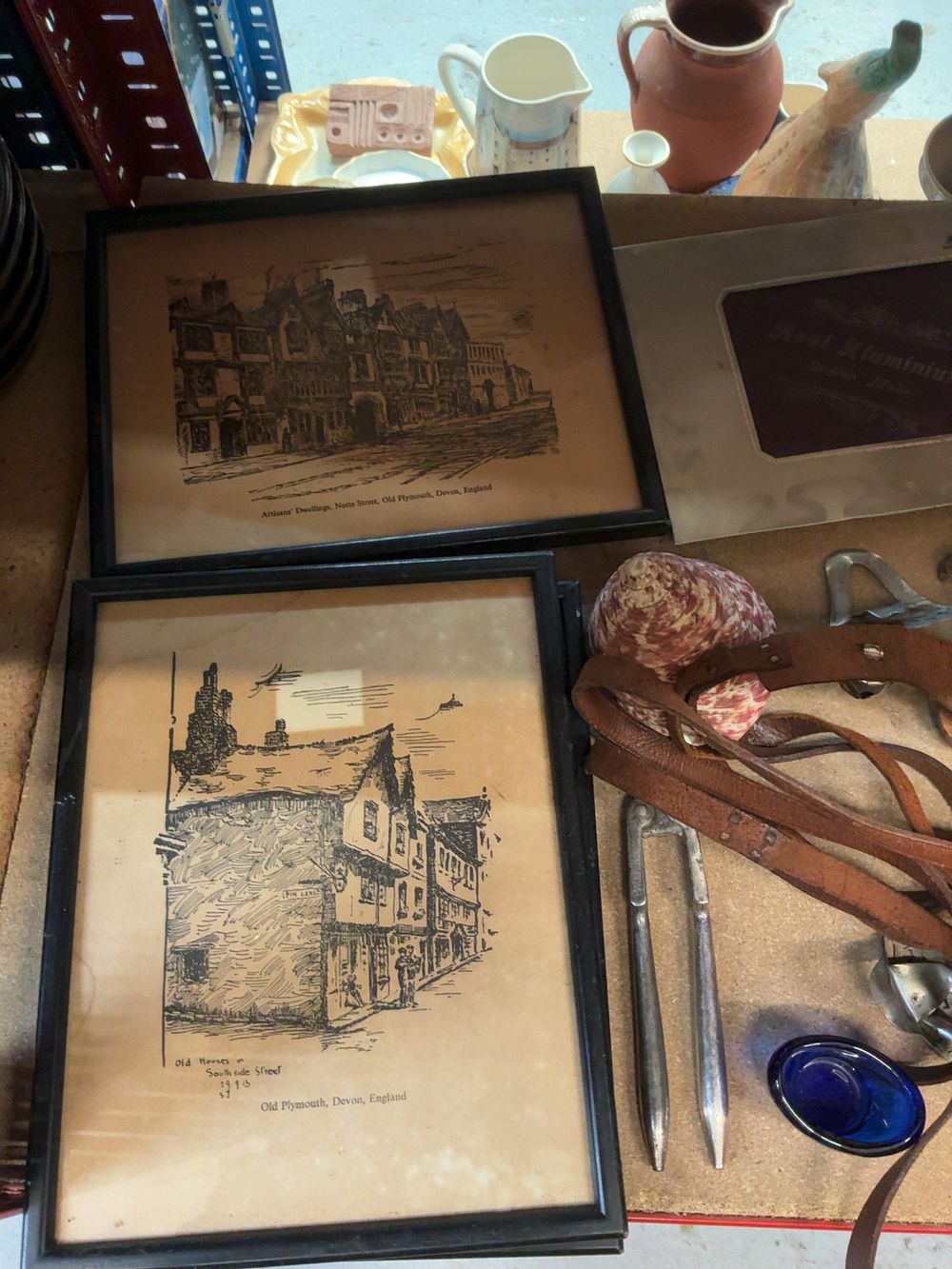 Lot 198: A Collection of Vintage and Antique Collectables and Memorabilia