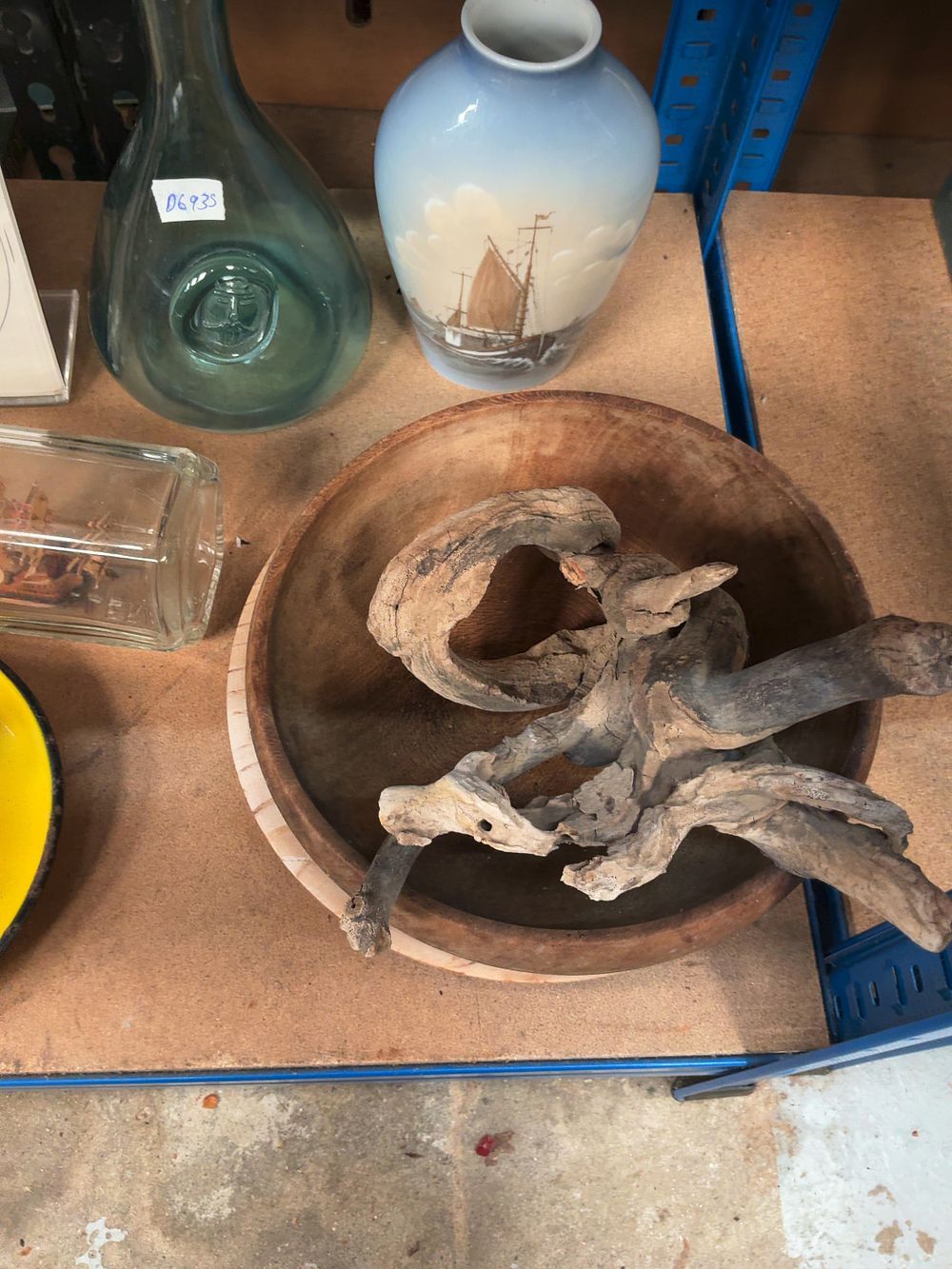 Lot 228: A Collection of Nautical and Maritime Themed Decorative Objects and Collectibles