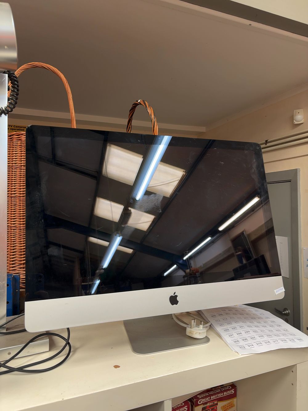 Lot 259: Apple iMac All-in-One Desktop Computer with Power Cable