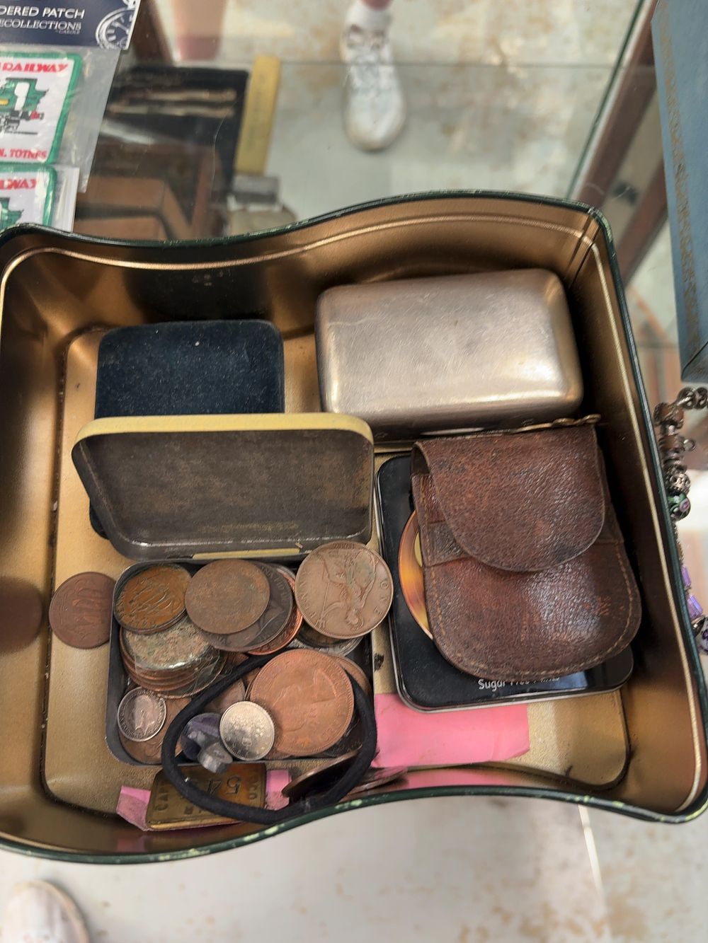 Lot 316: A Collection of UK and World Coins and Miscellaneous Small Items