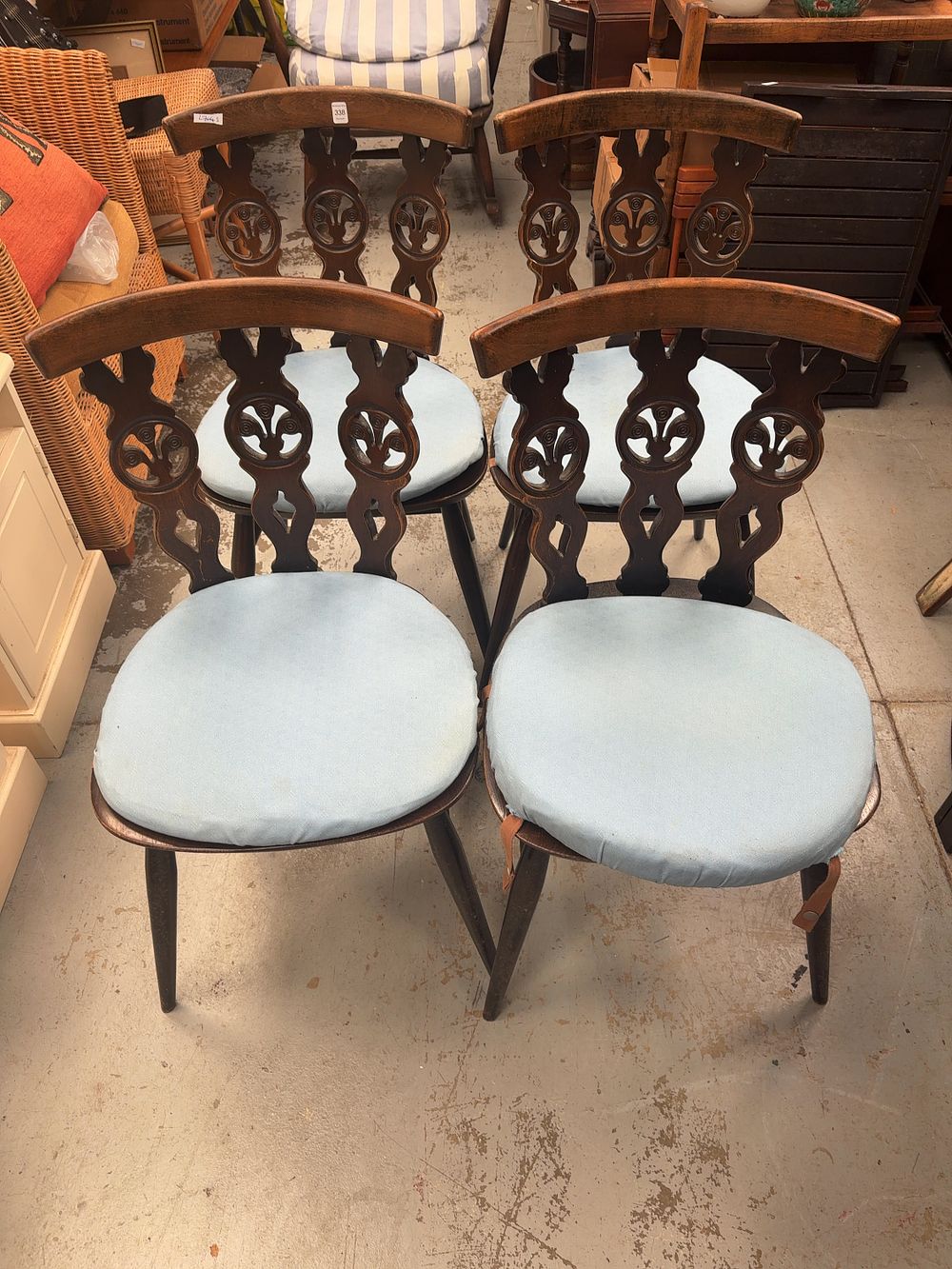 Lot 338: A Set of Four Mid-20th-Century Fleur-de-Lys Dining Chairs, Attributed to Ercol