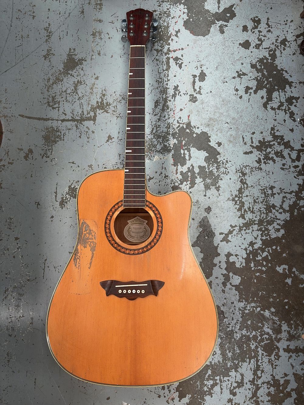 Lot 347: A Trio of Musical Items comprising a Washburn WD32SCE Acoustic Guitar, Elevation Amplifier, and Stand