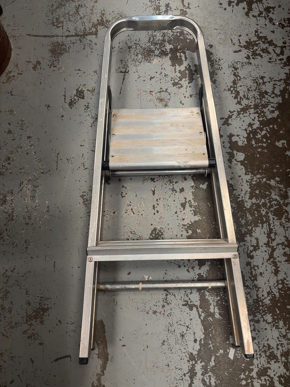 Lot 351: 2 x Aluminium Folding Step Ladders