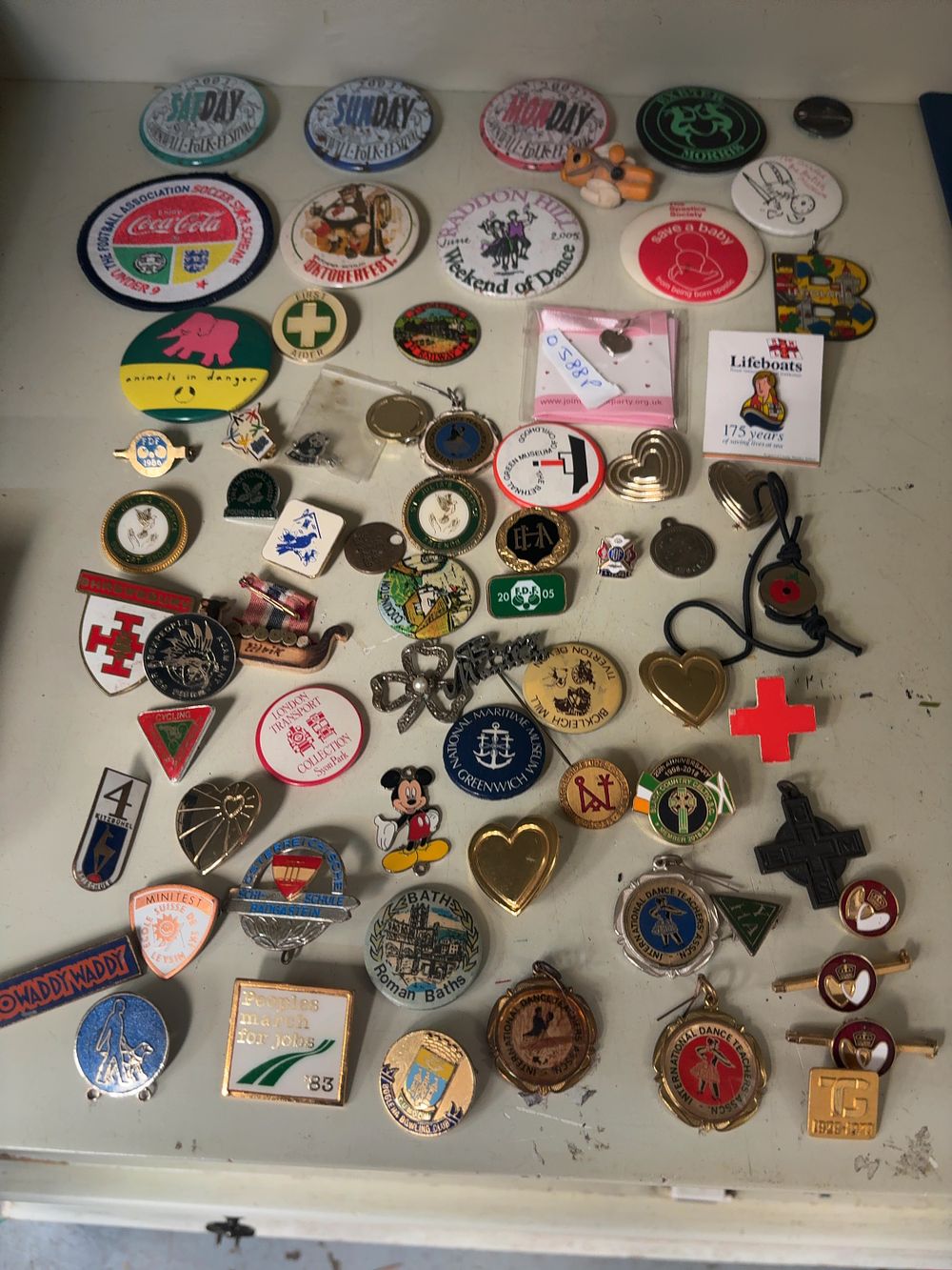 Lot 375: A Large Collection of Vintage and Modern Commemorative Pinback Buttons and Enamel Lapel Badges