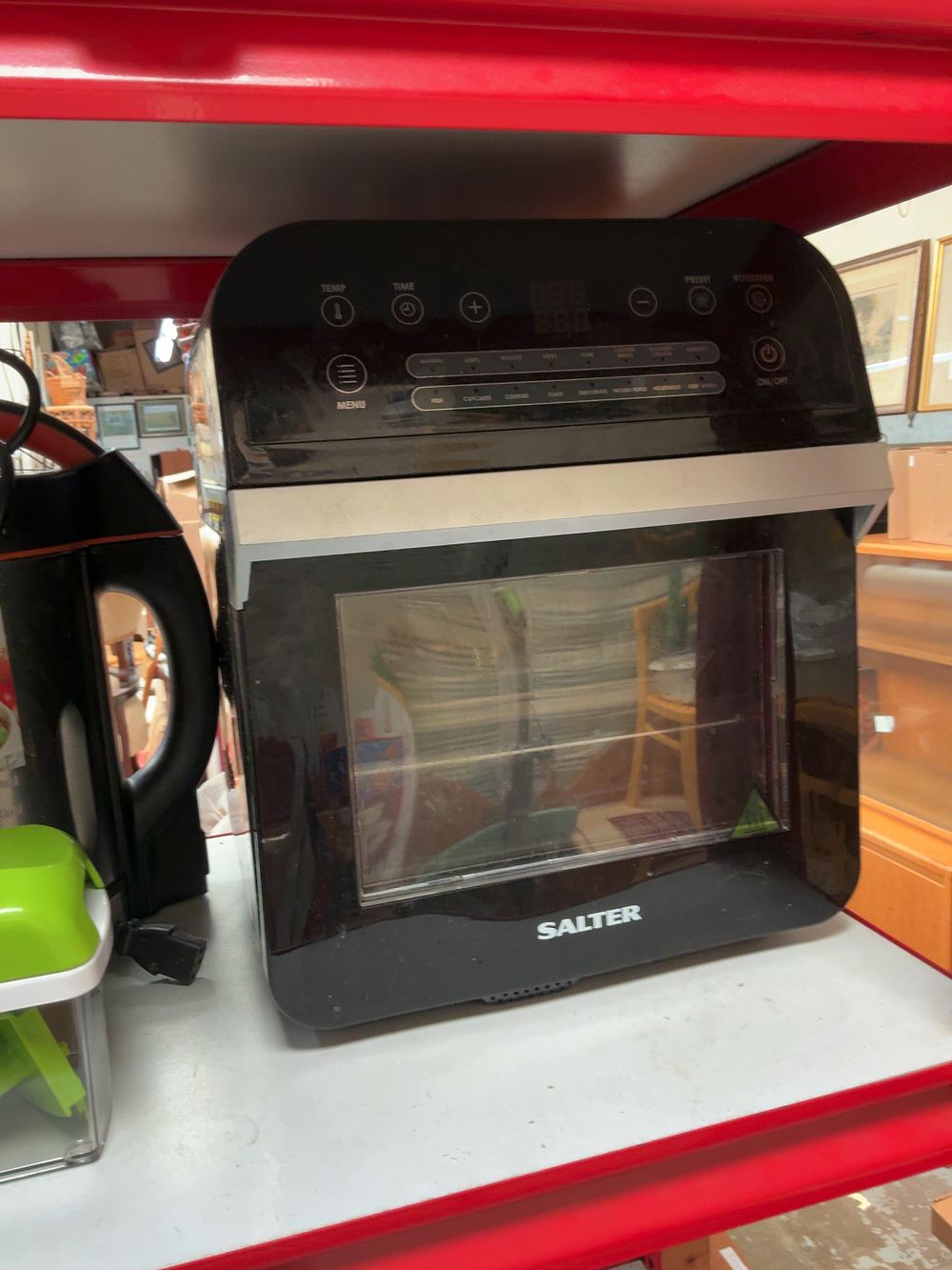 Lot 382: An Assortment of Domestic Kitchen Appliances and Culinary Accessories including Salter, Morphy Richards, Kenwood, and Breville
