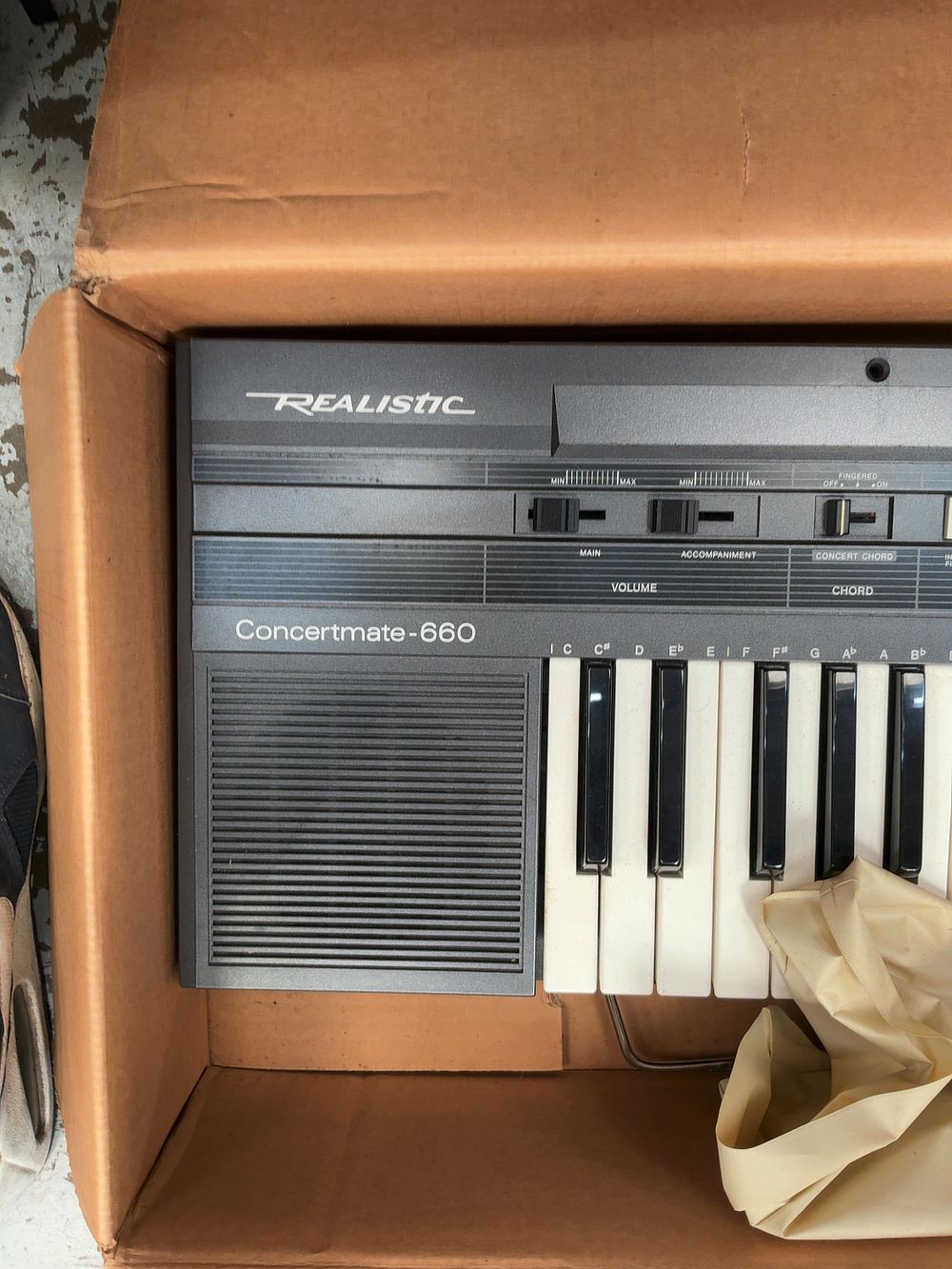 Lot 396: Realistic Concertmate-660 Electronic Keyboard with Original Box and Accessories