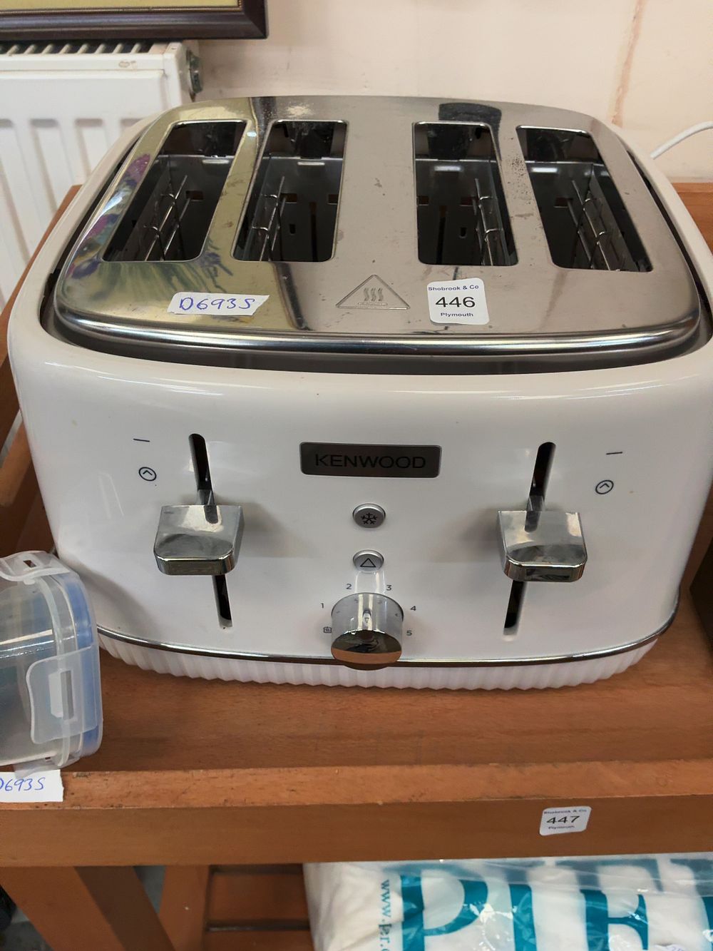 Lot 446: Kenwood Elegancy 4-Slice Toaster