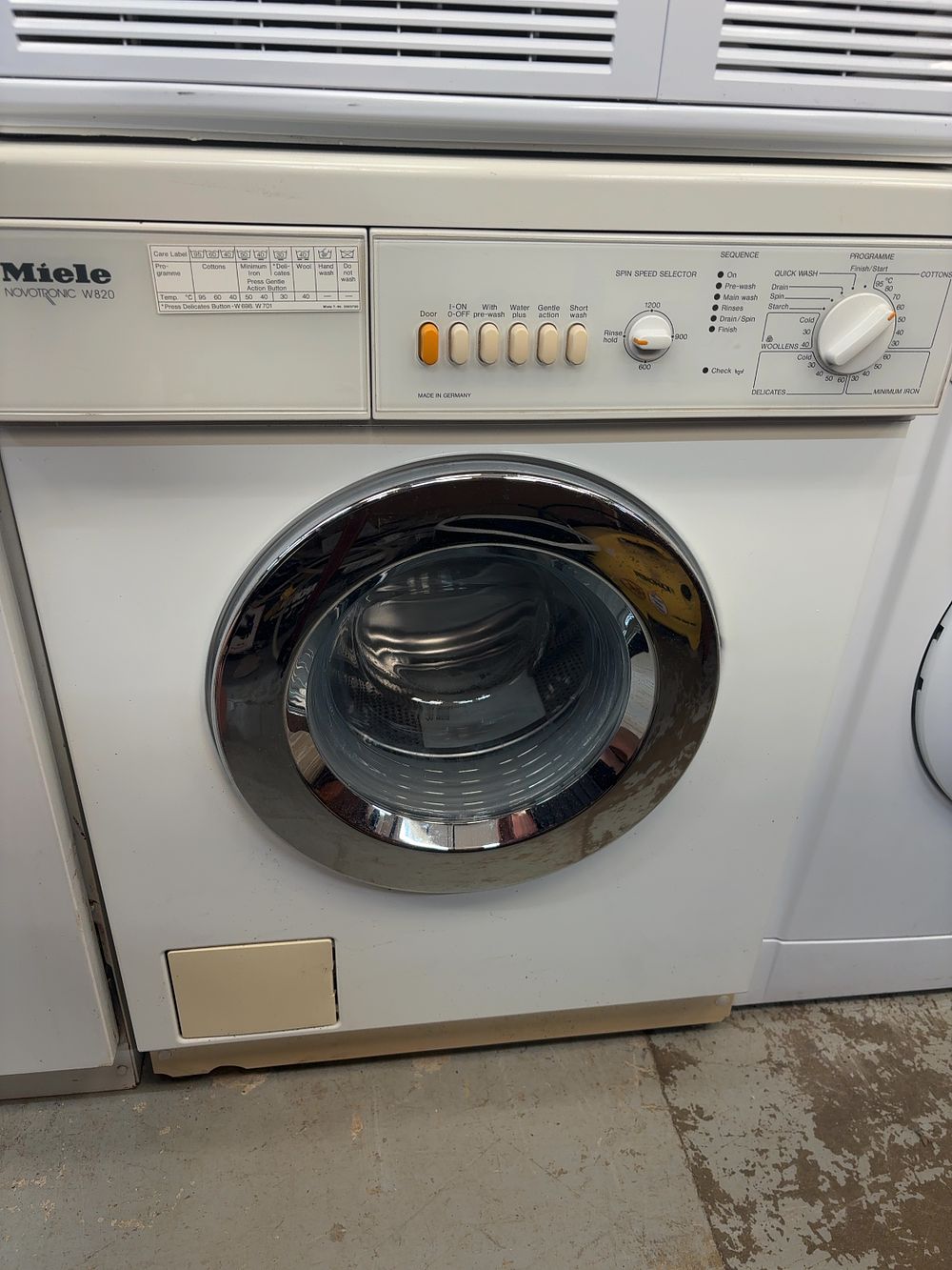 Lot 466: A Miele Novotronic W820 Front-Loading Washing Machine