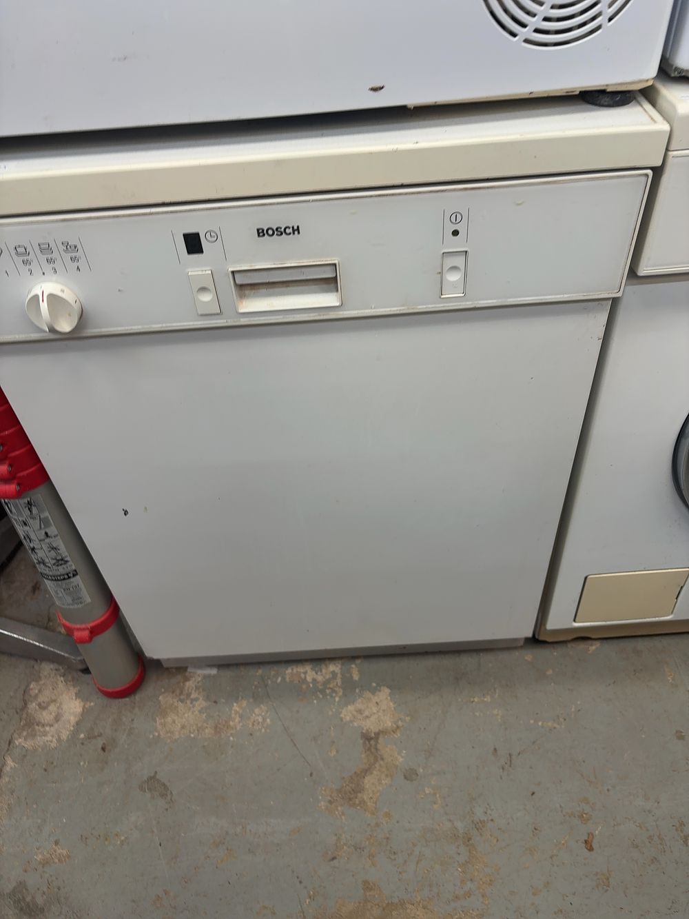 Lot 468: Bosch Freestanding Dishwasher