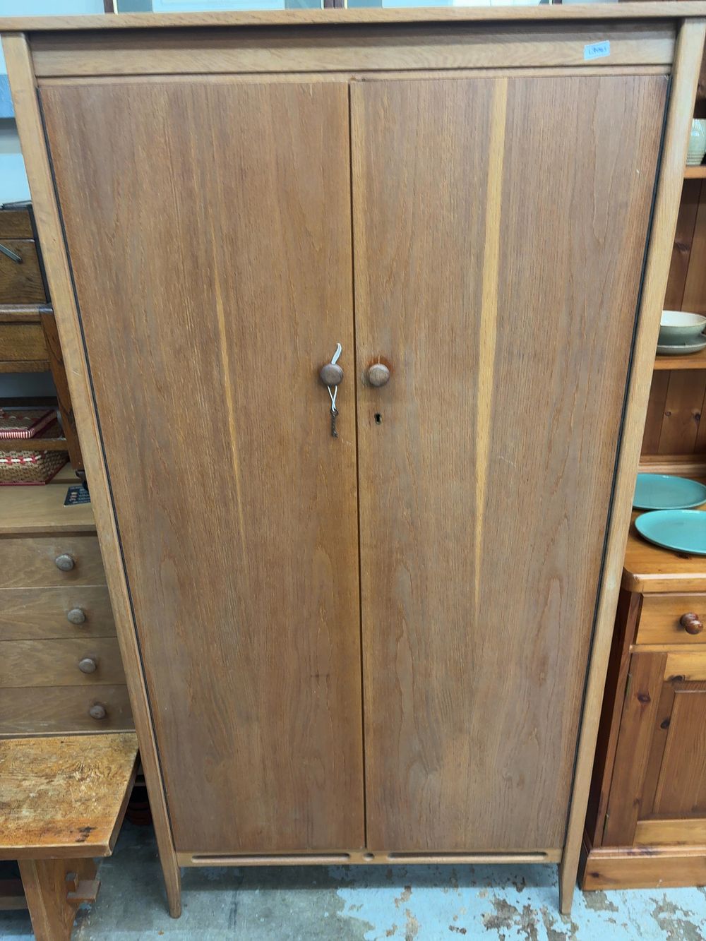 Lot 472: A Three Piece Mid-Century Light Oak Bedroom Suite