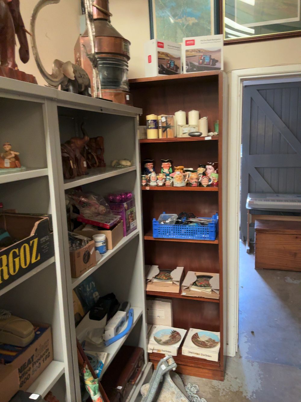 Lot 6: Bookshelf