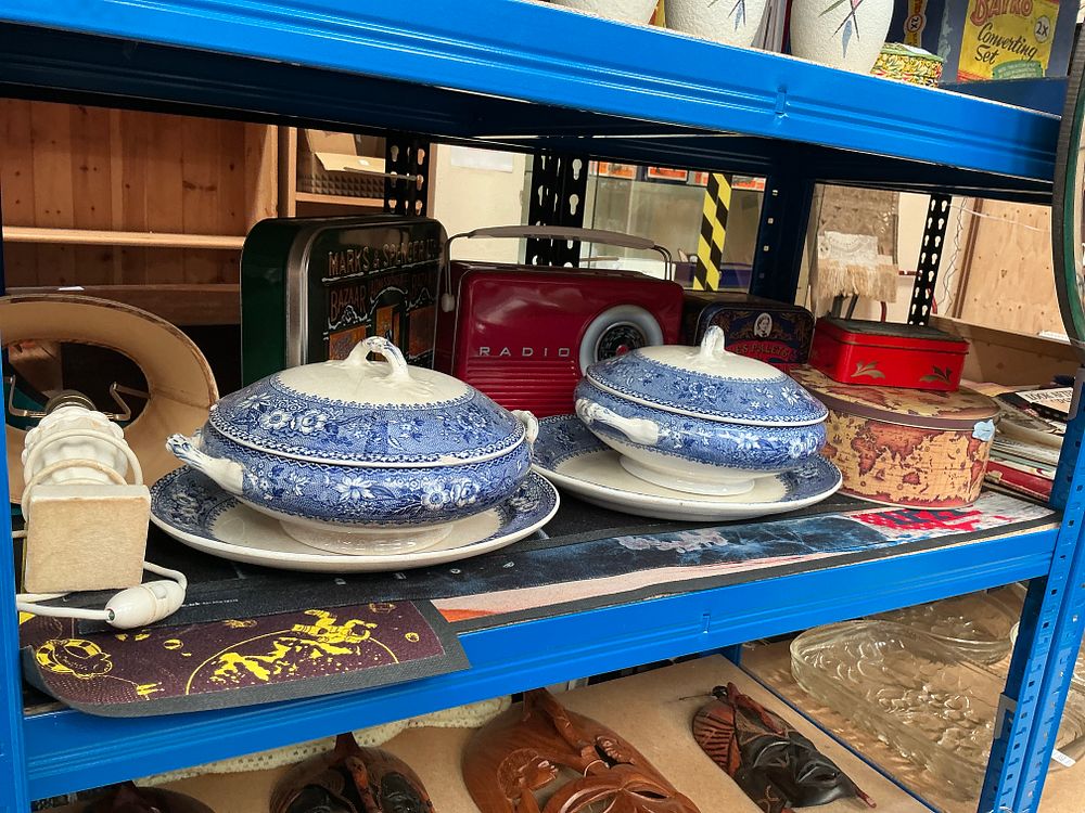 Lot 226: An Assortment of Vintage Style Collectibles and Decorative Items including Blue and White Ceramics, Advertising Tins, and a Retro tin Style Radio