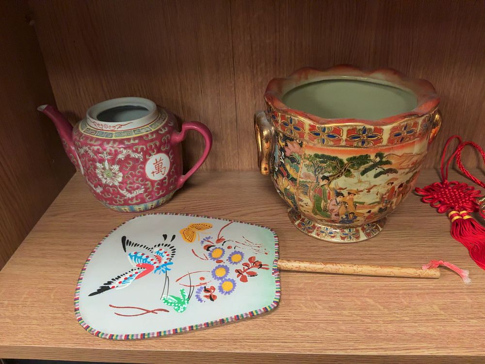 Lot 181: A Collection of Asian and European Ceramics and Decorative Items including Satsuma Ware and Aynsley Bone China