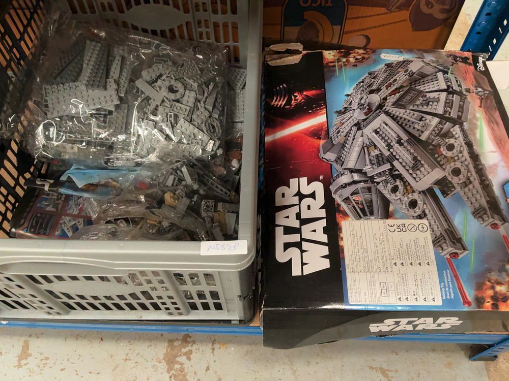 Lot 216: A Building Block Construction Set in the Style of a Star Wars Millennium Falcon