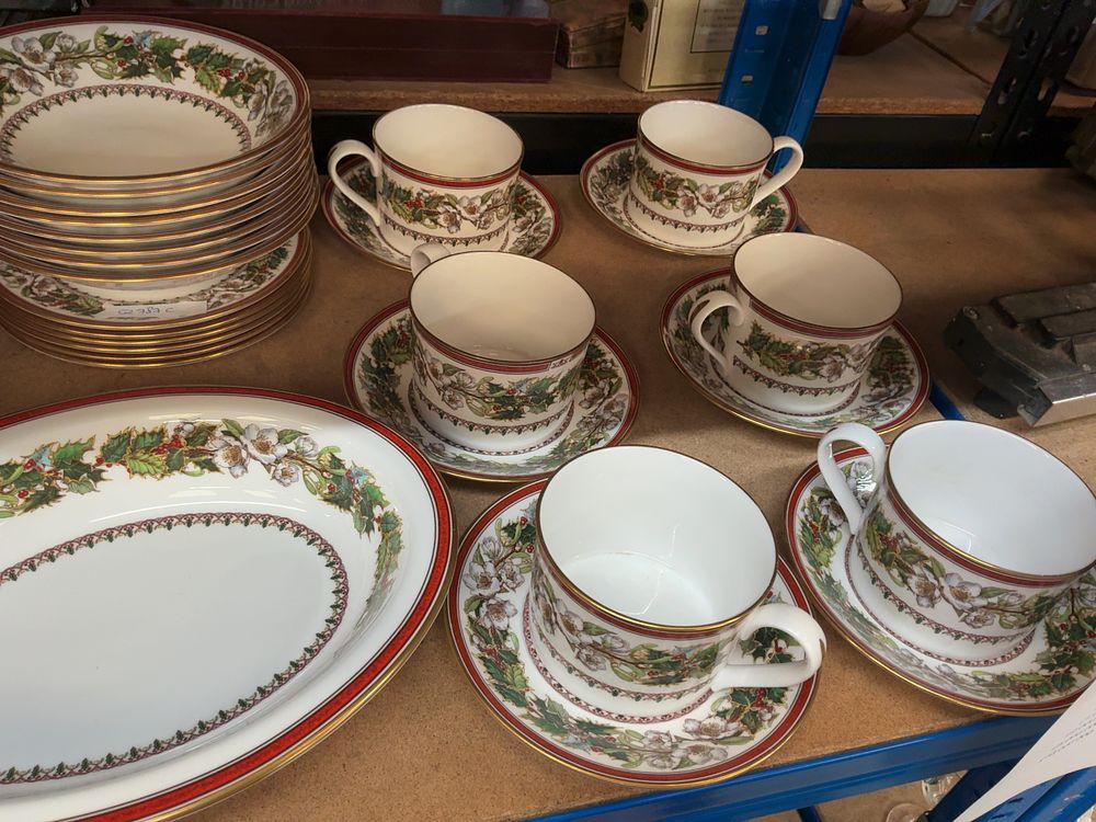 Lot 228: A Selection of Spode Fine Bone China Tableware in the Christmas Rose Pattern