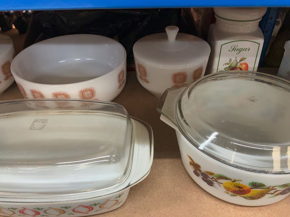 Lot 234: A Collection of JAJ Pyrex and Ceramic Kitchenware in Kent, Chelsea, and Harvest Patterns