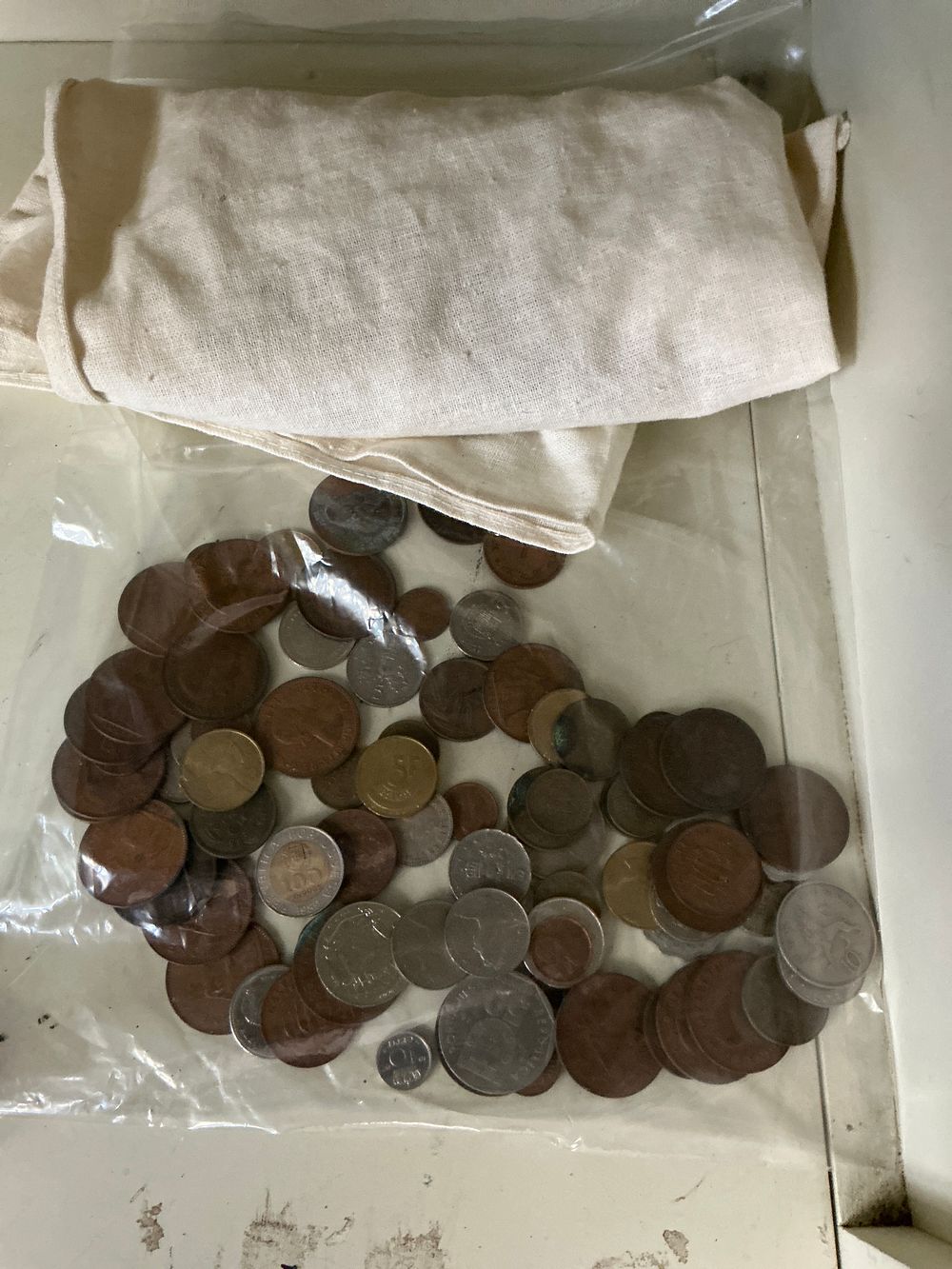 Lot 347: An Assortment of International Coins Including UK, PT, and AU Issues
