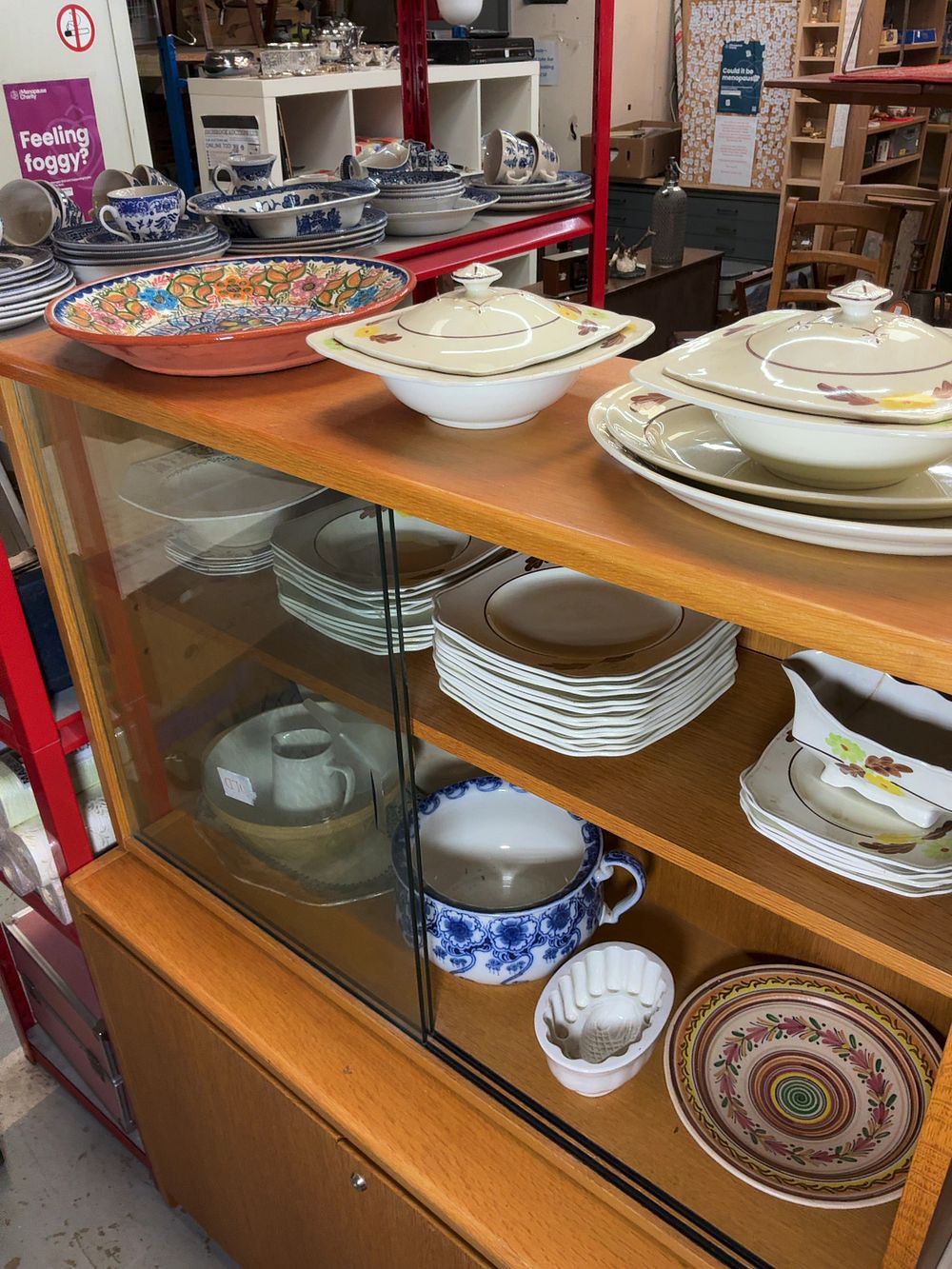Lot 391: A Collection of Vintage Ceramic Kitchenware and Tableware
