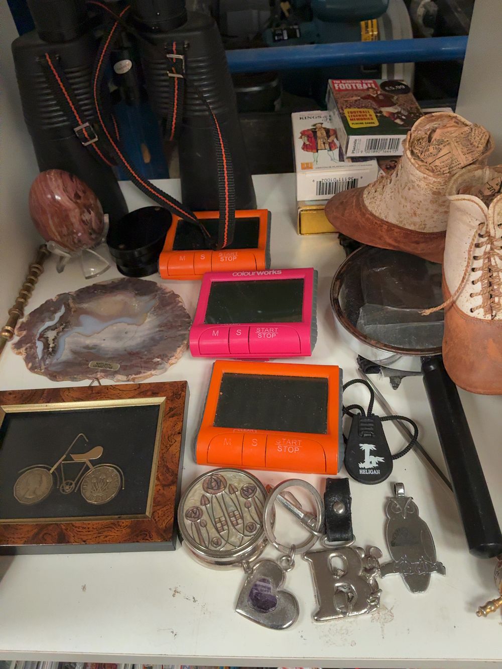 Lot 259: An Assortment of Vintage Collectibles and Household Sundries including GKE Binoculars and Colourworks Digital Timers