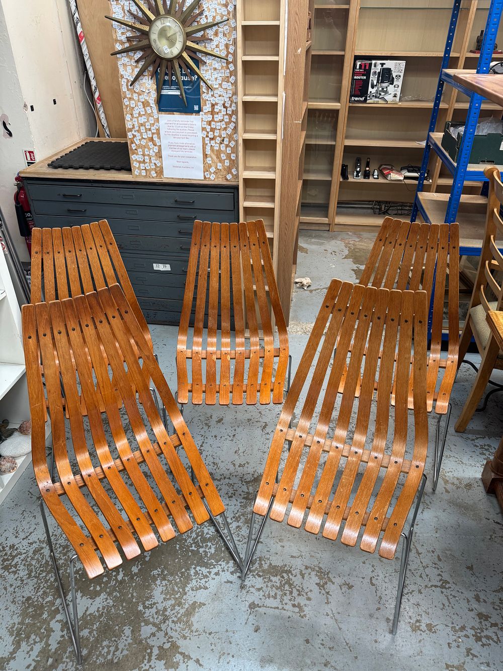 Lot 325: A set of five Scandia chairs by Hans Brattrud for Hove Mobler