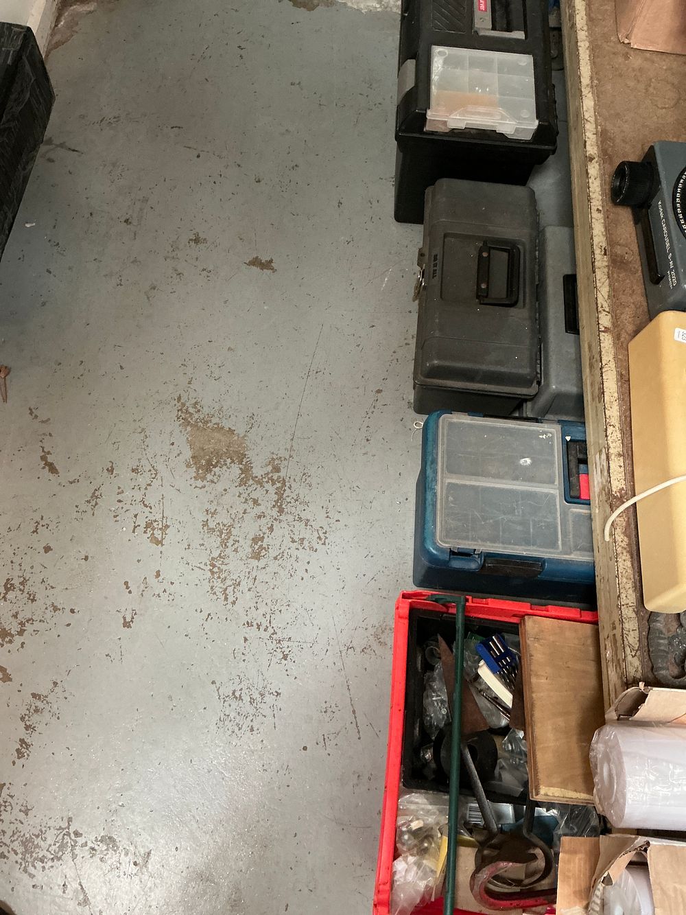 Lot 334: An Assortment of Workshop Tools, Pneumatic Equipment, and Precision Instruments