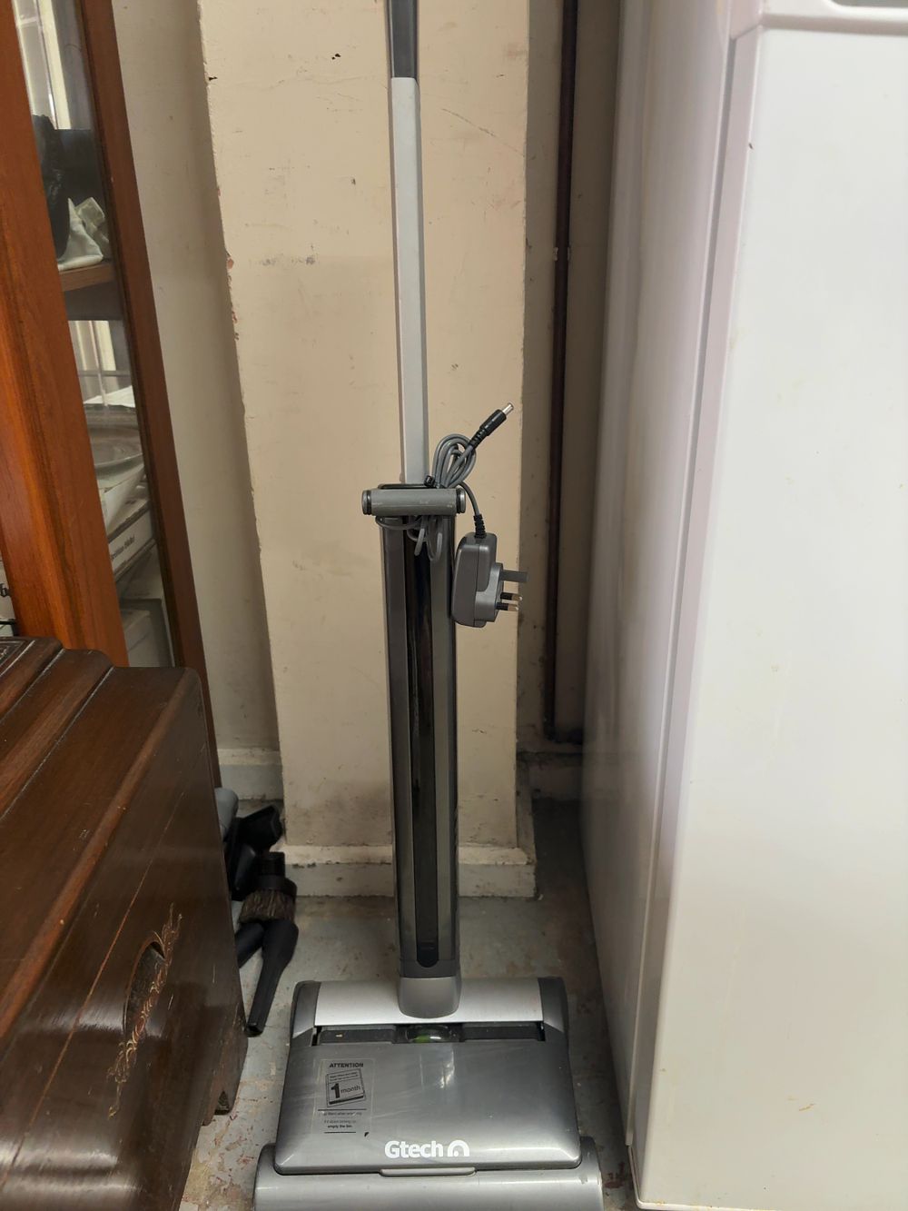 Lot 457: Gtech AirRam AR02 22V Cordless Upright Vacuum Cleaner and Accessory Set