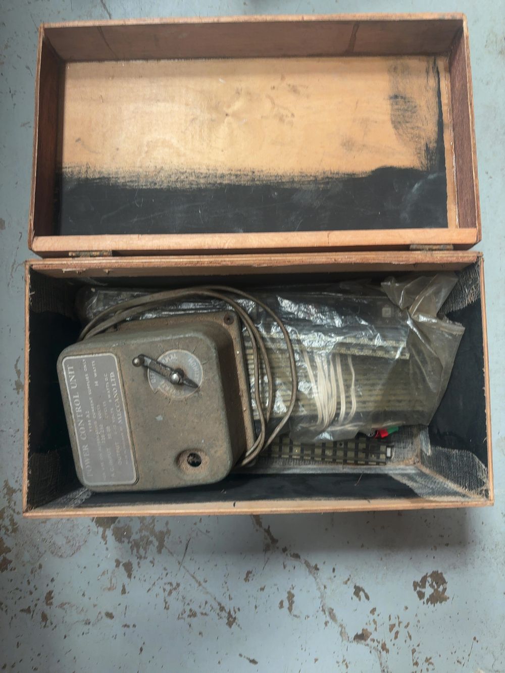 Lot 150: A Collection of Vintage Meccano Ltd Hornby Model Railway Components and Track
