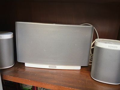 A Group of Sonos Wireless Speakers comprising a Play:5 and two Play:1 Units. A group of Sonos 