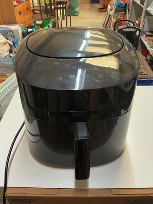 Nutmeg Home 7.2 Litre 1800W Air Fryer. A large-capacity air fryer manufactured for Wm Morrison 