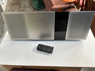Panasonic SC-HC39DB Compact Stereo System with Bluetooth and Remote Control. A Panasonic 