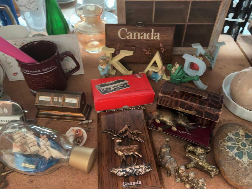 Lot 193: A Group of Vintage Decorative Objects, Ceramics, and Metalware Collectibles