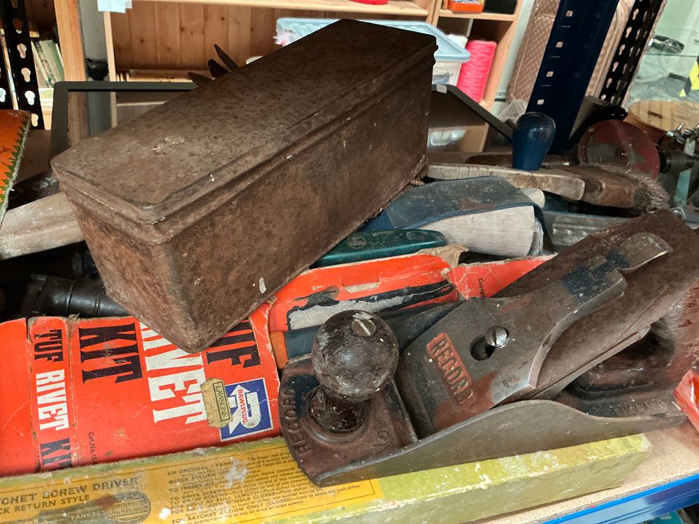 Lot 207: An Assortment of Vintage Workshop Tools including Record No 04 1/2 Bench Plane and Yankee No 130A Spiral Screwdriver