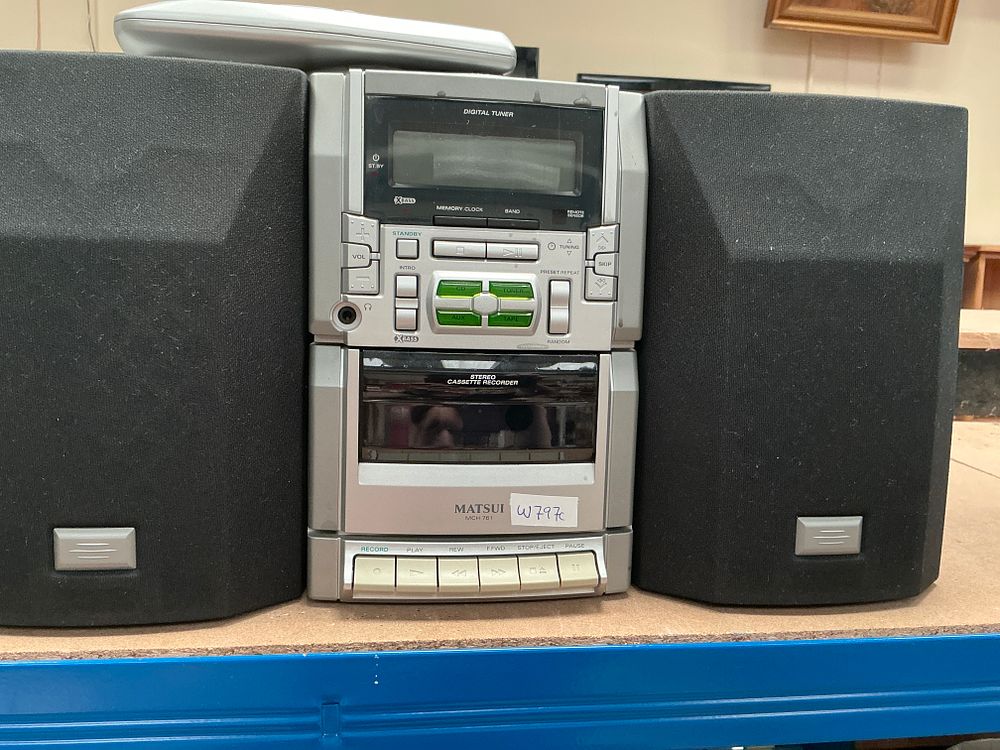 Lot 219: A Matsui MCH 761 Micro CD Stereo System with Cassette Deck and Pair of Speakers