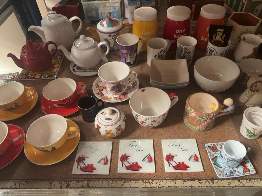 Lot 239: An Assortment of Contemporary Domestic Ceramics, Kitchenware, and Decorative Objects