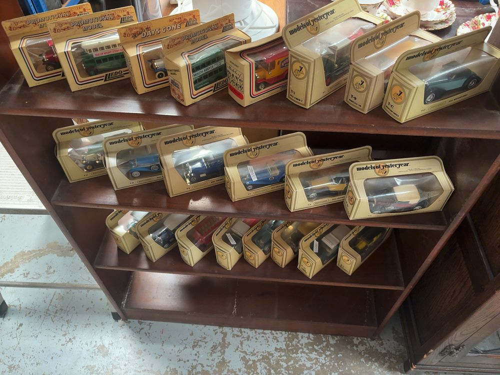 Lot 258: A Collection of Twenty-two Model Vehicles by Matchbox and Lledo