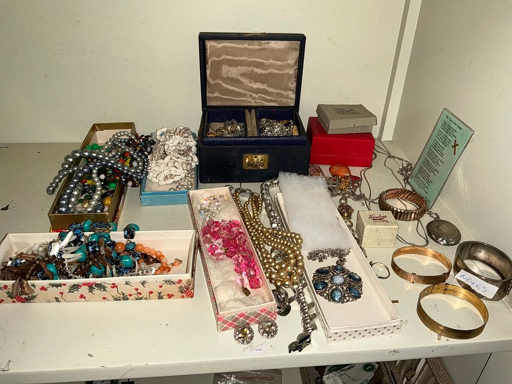 Lot 321: An Assortment of Vintage Costume Jewellery Accessories and a Ladies Watch